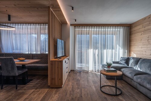 'Pino Mugo' Apartment with Mountain View, Wi-Fi and Air Conditioning