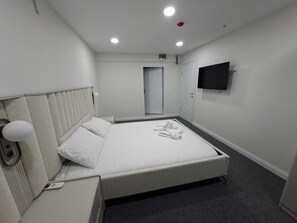 Standard Double Room | Blackout drapes, soundproofing, iron/ironing board, free WiFi - Zeynus Hotel Kadıköy (İstanbul)