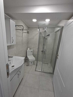 Economy Double Room, Non Smoking | Blackout drapes, soundproofing, iron/ironing board, free WiFi - Zeynus Hotel Kadıköy (İstanbul)