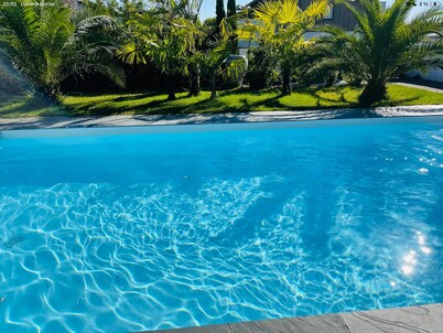 Villa with heated pool and secure 8 pers calm and comfort