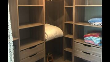 4 chambres, fer et planche à repasser, Wi-Fi, draps fournis