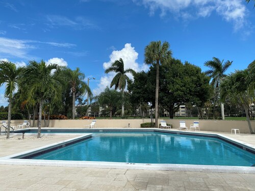 Relax, Unwind & Stay Awhile in Deerfield Beach