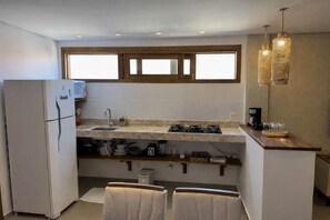 Comfort Apartment | Private kitchenette | Coffee/tea maker, electric kettle, dining tables - Apartamento Messina  (Jijoca de Jericoacoara)