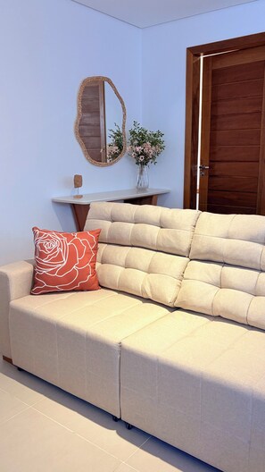 Comfort Apartment | Living area | 32-inch Smart TV with digital channels - Apartamento Messina  (Jijoca de Jericoacoara)