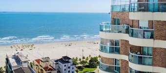 Pé na Areia com Piscina e Academia