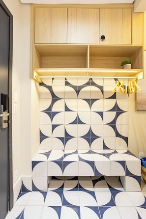 Interior - Pé na Areia com Piscina e Academia (Santos)