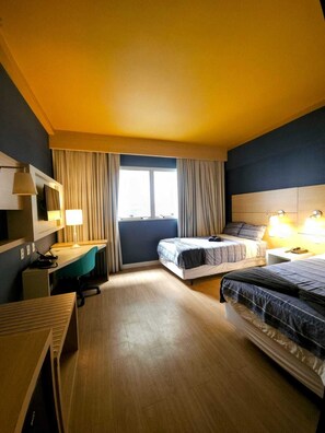 Comfort Studio Suite, 2 Double Beds | Individually decorated, individually furnished, free WiFi, bed sheets - Stay Home Luxo | 1min Praia Gonzaga | Rooftop, Piscina, Sauna & Gym (Santos)