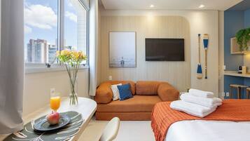 Apartamento Deluxe, cocina, vistas a la playa | Ropa de cama de alta calidad, wifi gratis, decoración individual