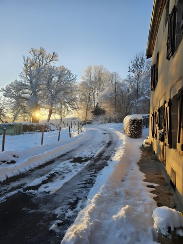 La Belle Étape Guest Rooms: Mountain Views in the Heart of Forez