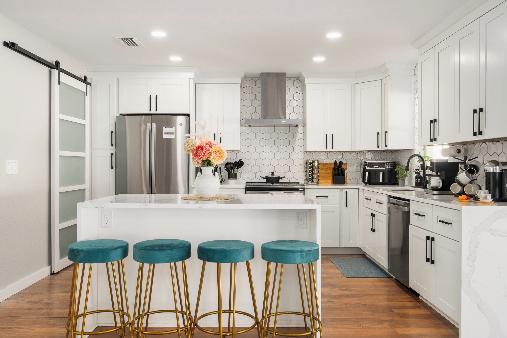 Refrigerador, microondas, horno y parrilla de estufa 