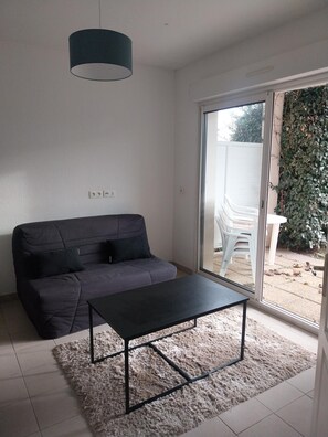 Living area - Apartment 'Chez Lena' with Shared Pool, Wi-Fi, and Air Conditioning (Poggio-Mezzana)