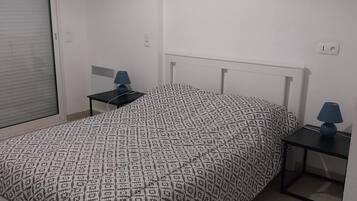 Ferros/tábuas de passar roupa, Wi-Fi, roupa de cama