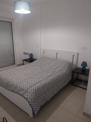 Ferros/tábuas de passar roupa, Wi-Fi, roupa de cama