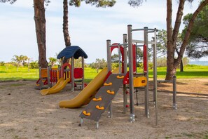 Children’s area - Apartment 'Chez Lena' 100m from the Sea with Shared Pool, Wi-Fi, and Air Conditioning (Poggio-Mezzana)