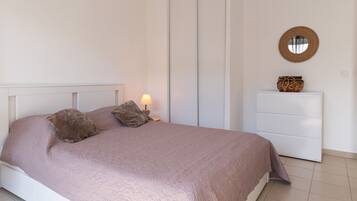 Fer et planche à repasser, Wi-Fi, draps fournis