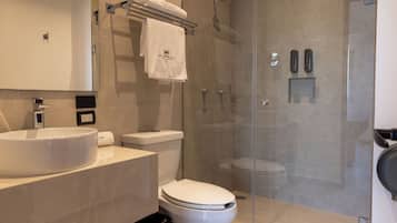 Ducha, artículos de tocador gratuitos, toallas, jabón