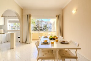 Dining - #344 Marina Sol | Pool & Views (Albufeira)