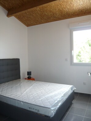 مكواة/لوح كي وواي فاي وملاءات أسرّة