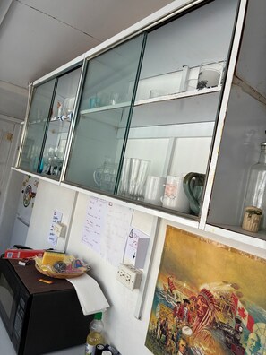 Dining - Rustic retreat 1-bedroom apartment in pleasant Christ Church location (Christ Church)