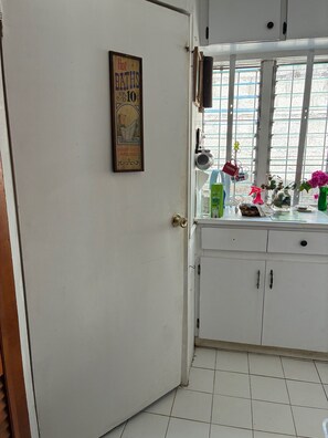 Interior - Rustic retreat 1-bedroom apartment in pleasant Christ Church location (Christ Church)