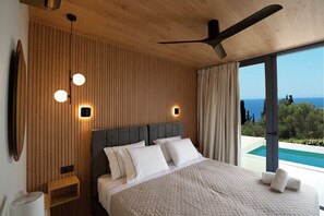 2 bedrooms, iron/ironing board, WiFi, bed sheets - SUGARBLUE-Minimal 1-bedroom villa with a spectacular seaview (Spartia)