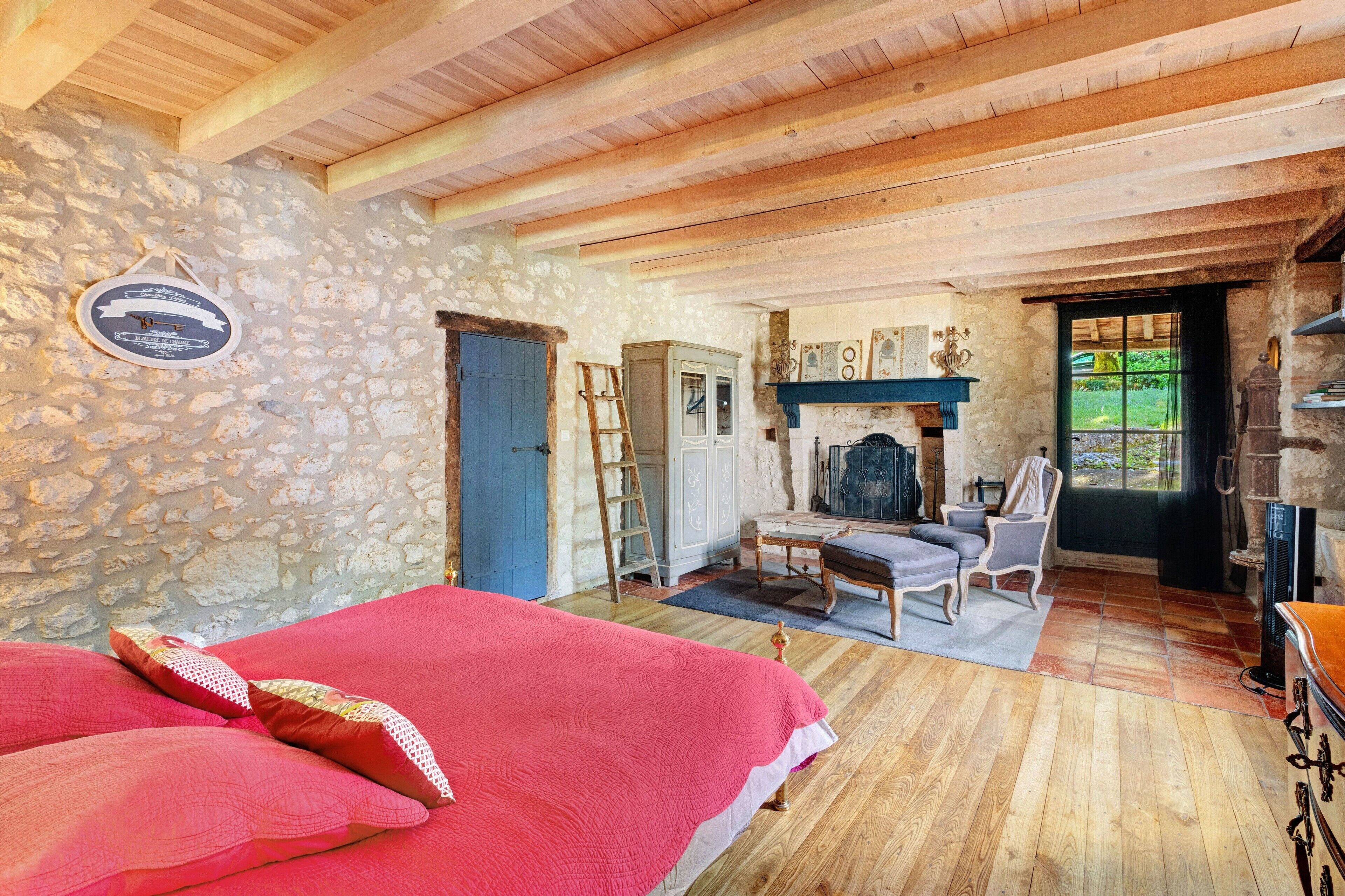 4 habitaciones, tabla de planchar con plancha, wifi y ropa de cama 