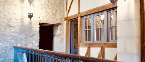 المنشأة من الداخل