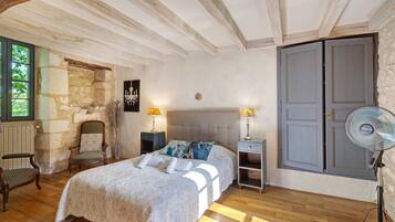 4 slaapkamers, een strijkplank/strijkijzer, wifi, beddengoed
