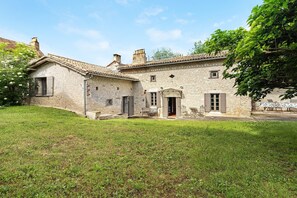 Exterior - Magnificent Villa Le Pech de le Roque in Eymet, Dordogne Périgord Pourpre (Eymet)