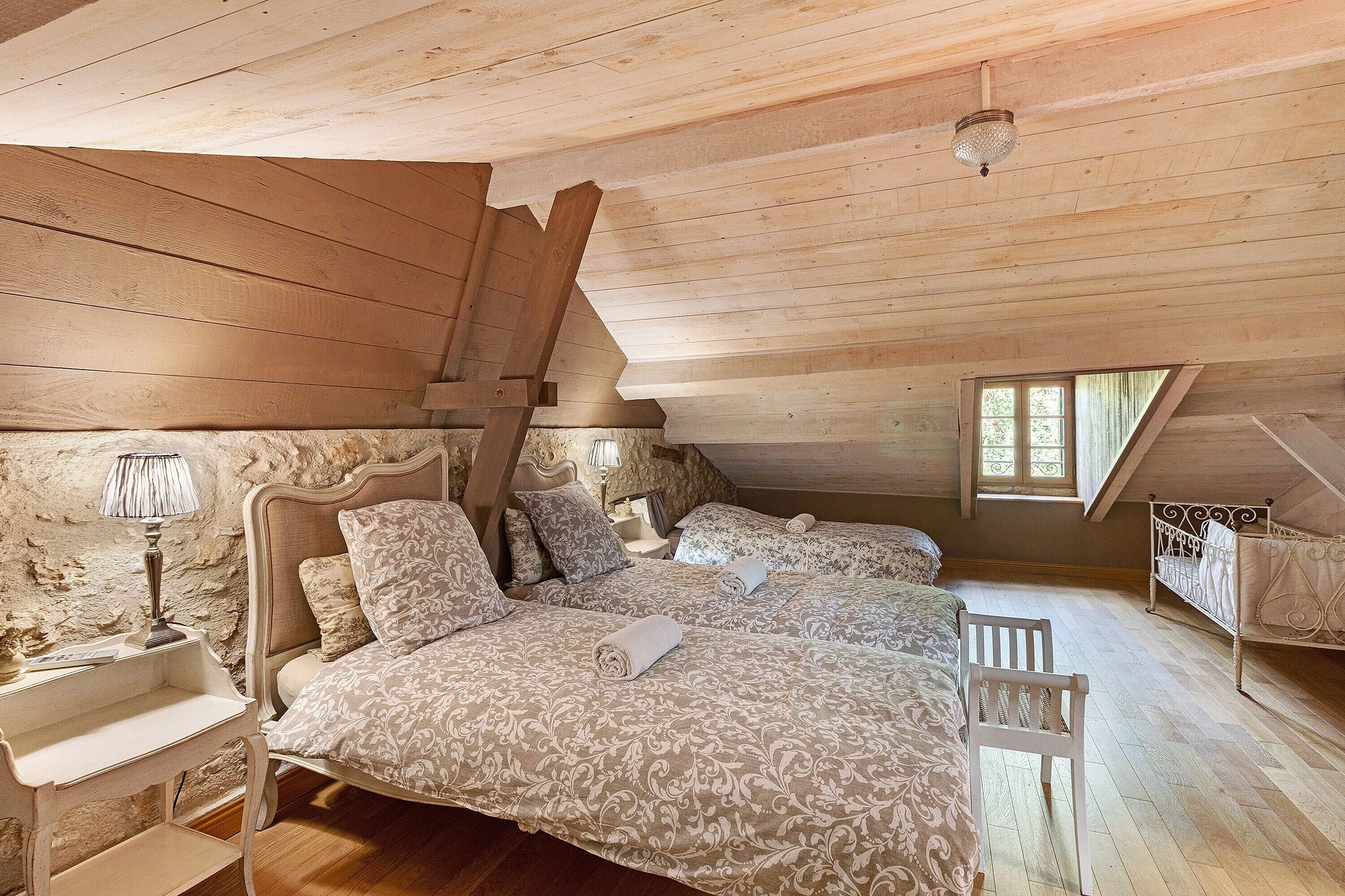 4 chambres, fer et planche à repasser, Wi-Fi, draps fournis