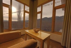 Suite | Living area - Indus Serenity Retreat – Balcony Rooms | Offbeat Leh Stay (Leh)