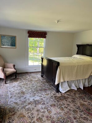 Ferros/tábuas de passar roupa, acesso à internet, roupa de cama