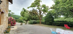 Outdoor dining - Vrbo Property (La Roque-Gageac)