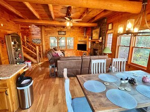 Dining - Entire cabin in Ellijay, Georgia (Ellijay)