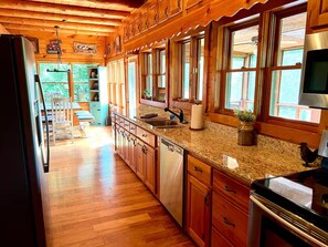 Fridge, microwave, oven, stovetop - Entire cabin in Ellijay, Georgia (Ellijay)