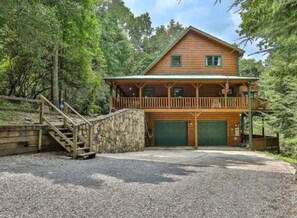 Exterior - MOUNTAIN VIEW... AND A CREEK TOO! (Ellijay)