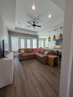 Living area - Fruitcakes (Panama City Beach)
