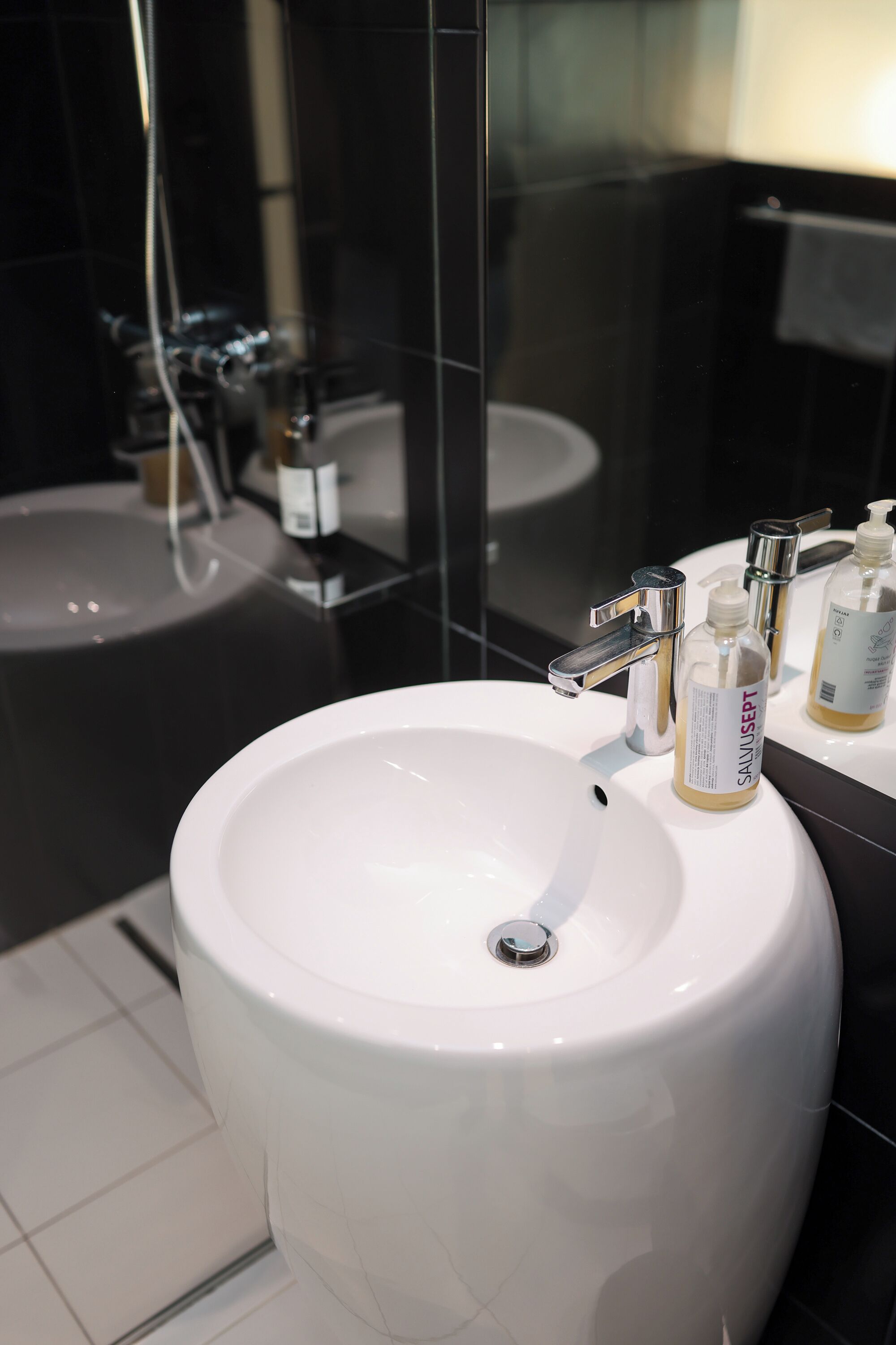 Combined shower/tub, hair dryer, towels, soap