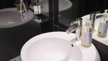 Combined shower/tub, hair dryer, towels, soap