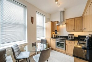 Frigorífic, microones, forn i placa de cuina 