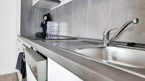 Leilighet, hageutsikt | Eget kjøkken | Kjøleskap, ovn, kokeplater og oppvaskmaskin