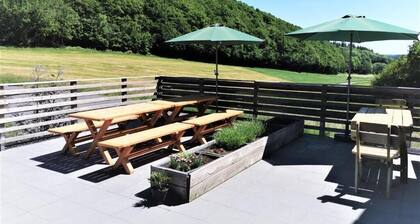 Pitlane Apartments by corents