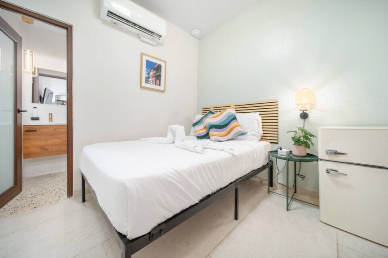 Desk, iron/ironing board, WiFi, bed sheets