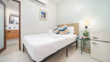 Desk, iron/ironing board, WiFi, bed sheets