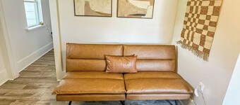 Beautiful Top Floor Unit in Downtown Woodstock!