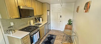 Beautiful Top Floor Unit in Downtown Woodstock!