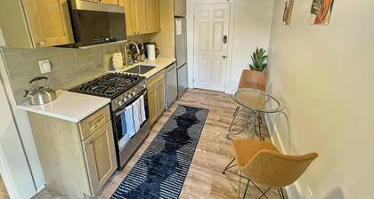 Beautiful Top Floor Unit in Downtown Woodstock!