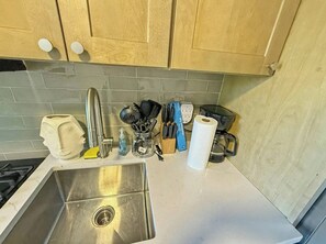 Interior - Beautiful Top Floor Unit in Downtown Woodstock! (Woodstock)