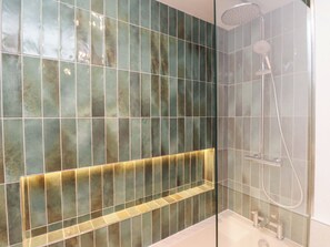 Shower - Glan y Mor (Porthmadog)