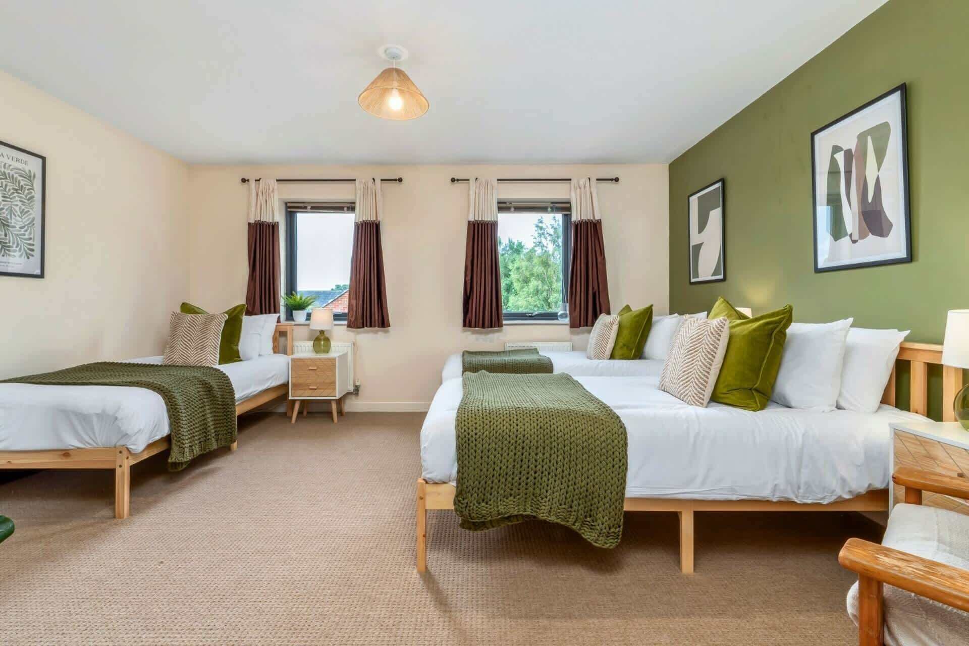 4 bedrooms, iron/ironing board, Internet, bed sheets